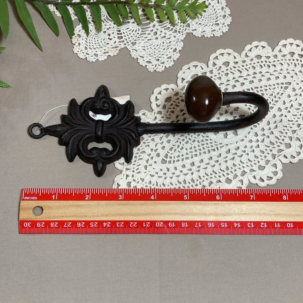 NWT Cast Iron Wall Hooks Set Of 3